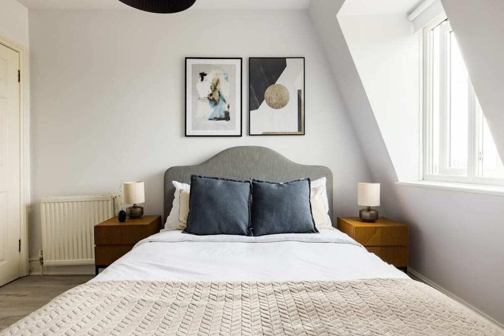 The St Johns Wood Classic - Snazzy 2bdr Flat - Tap to explore photos