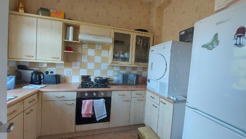 Extra Large One Bedroom Flat With Parking - Tap to explore photos