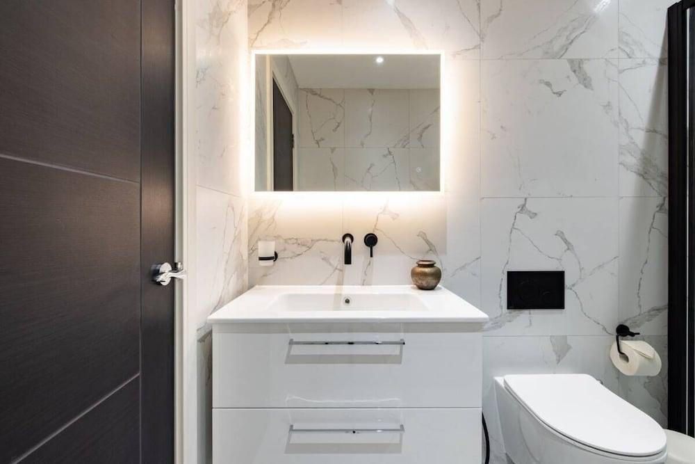 The Battersea Flat - Exquisite 2bdr Flat With Terrace - Tap to explore photos