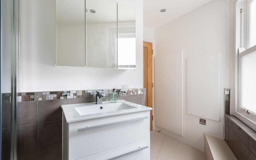 The New Bond Street Loft - Modern 1bdr City Centre Apartment - Tap to explore photos