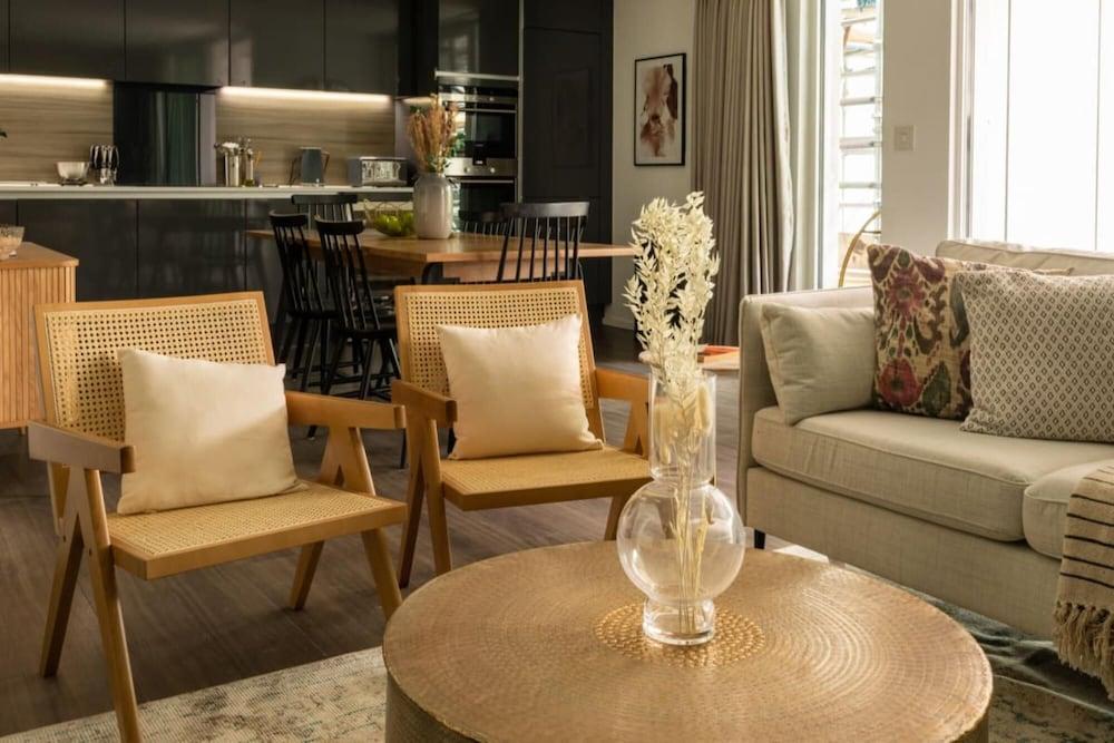The Aurora's Nest - Lovely 3bdr With Balcony and Study Room - Tap to explore photos