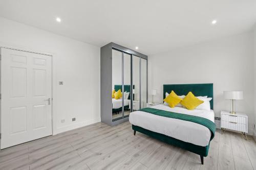 PADS Living Luxury Knightsbridge Apartments Room Type - Deluxe Suite