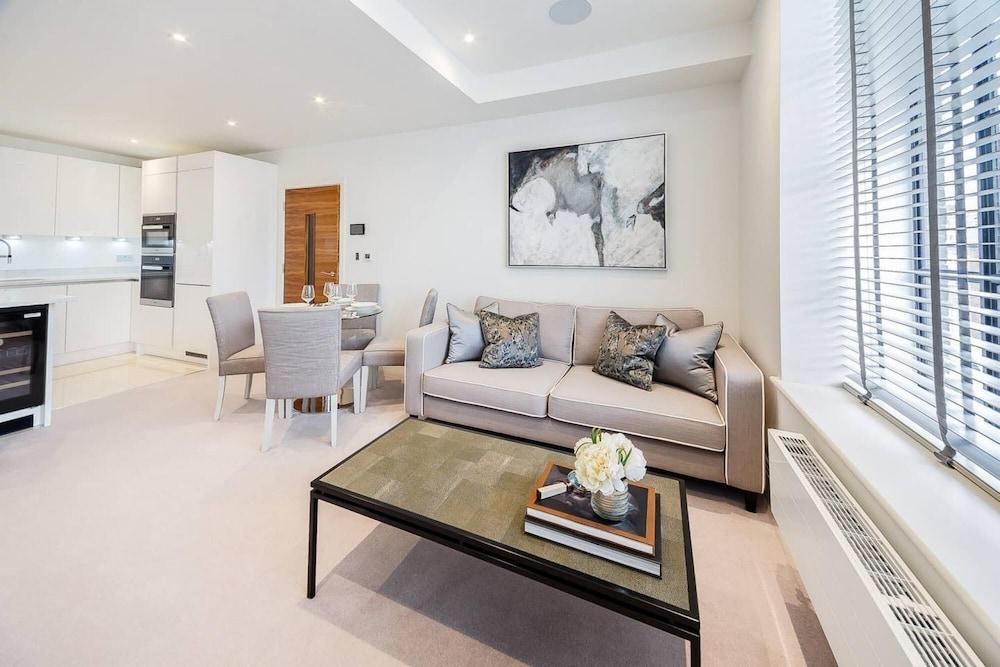Designer 2 Bed Apartment in Riverside Development - Tap to explore photos
