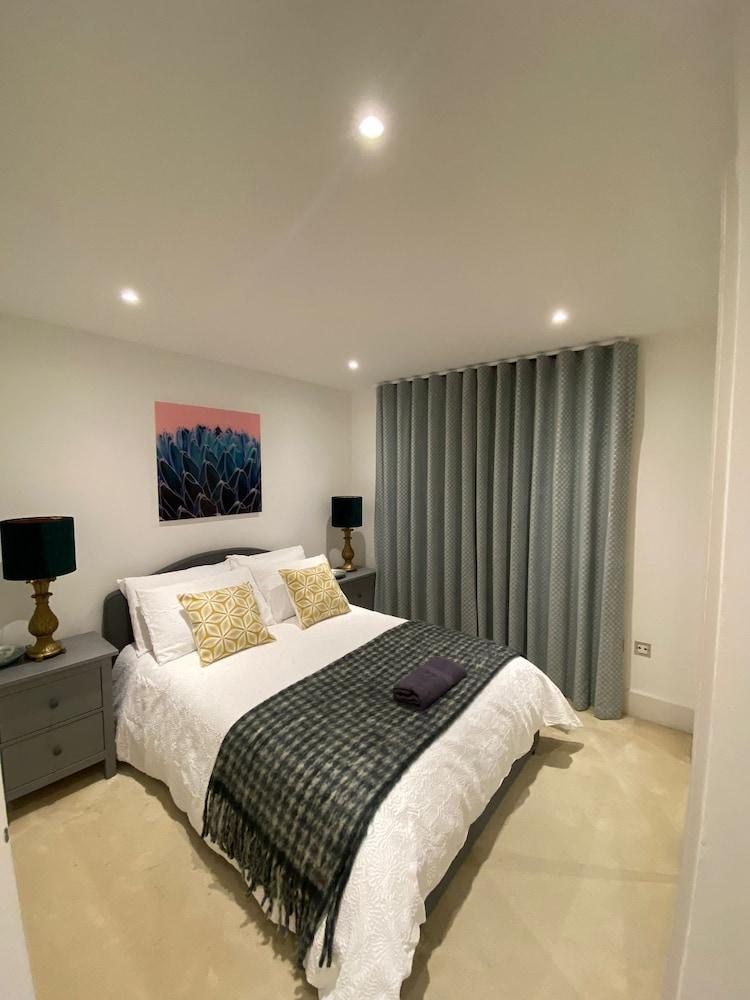 Fabulous 2 bed Apartment in Vauxhall - Tap to explore photos