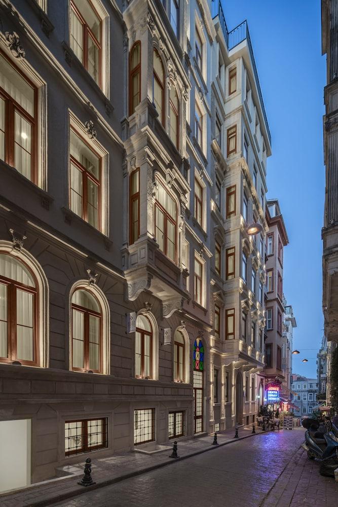Akka Suites Taksim - Tap to explore photos