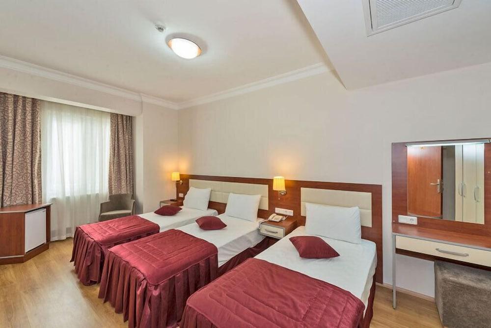 La Garden Hotel Room Type - Classic Triple Room