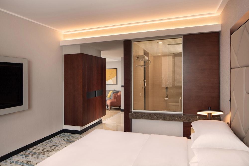 Sheraton Istanbul Levent Room Type - Club Suite, 1 King Bed, Corner