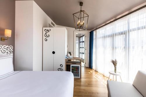 Petros Hotel Room Type - Superior Deluxe Double or Twin Room Petros Hotel Room Type - Superior Deluxe Double or Twin Room