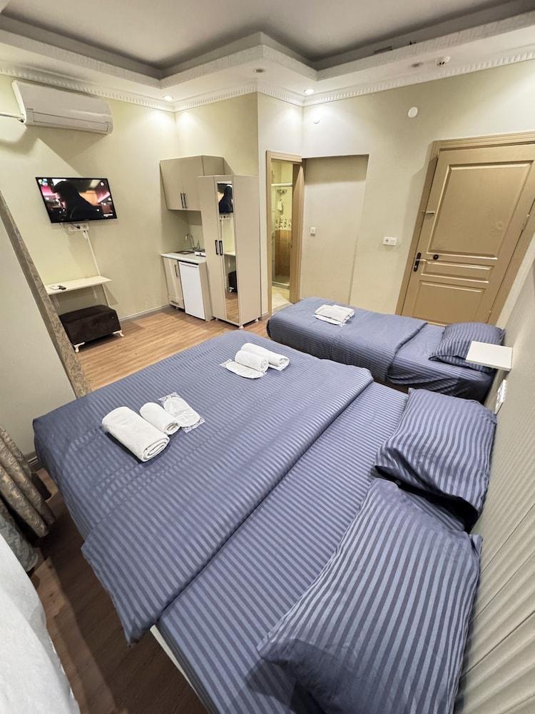 RENOVA OLD CiTY Room Type - Deluxe Triple Room