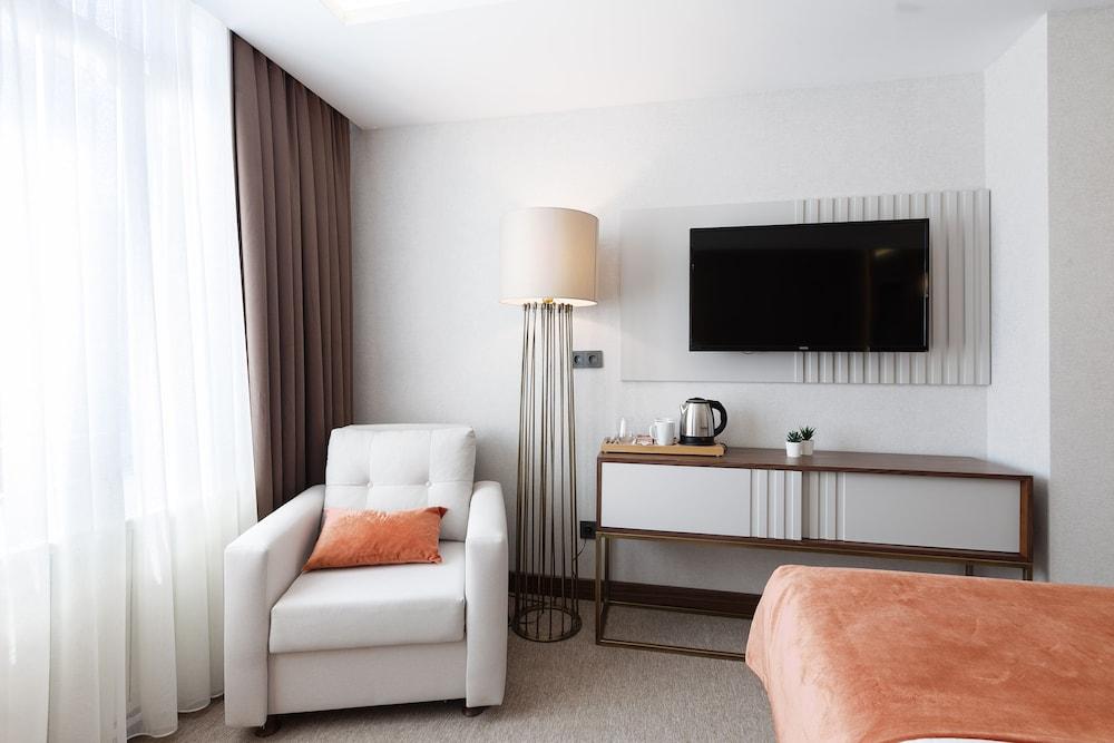 Sherry Suites Karaköy Room Type - Deluxe Triple Room, 1 Queen Bed with Sofa bed
