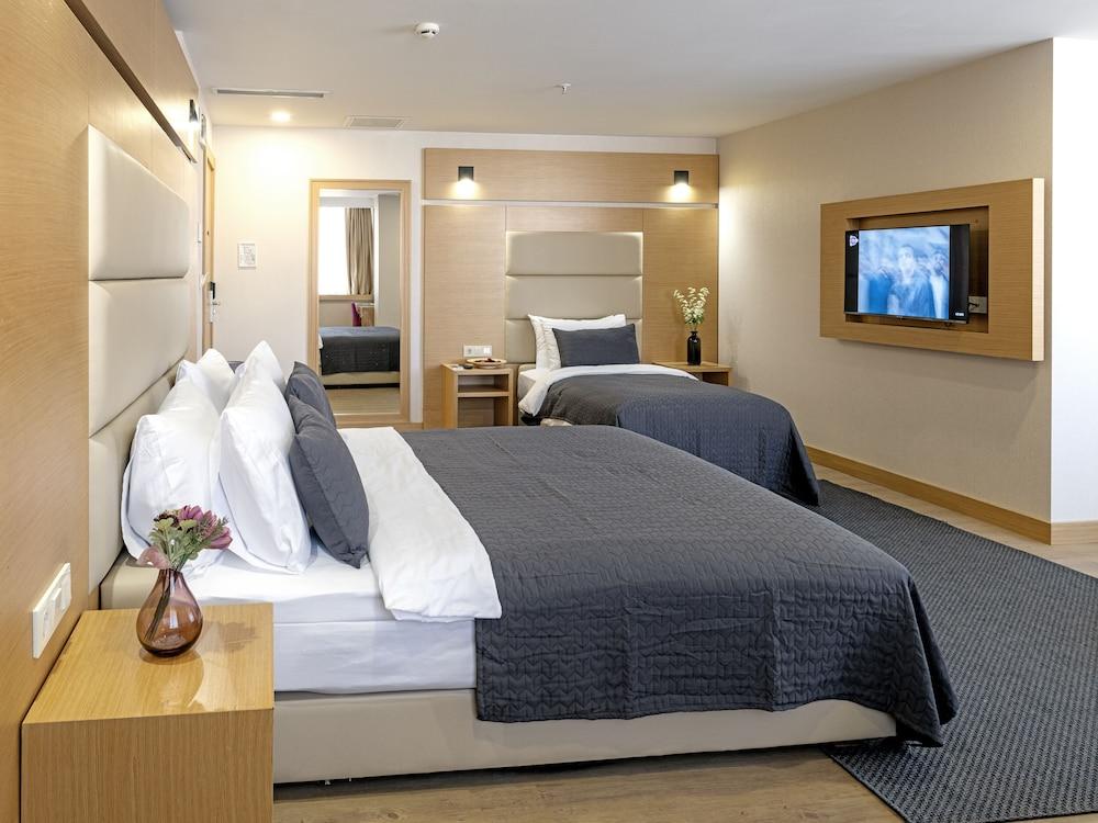 Merlin Hotel Istanbul Room Type - Deluxe Room
