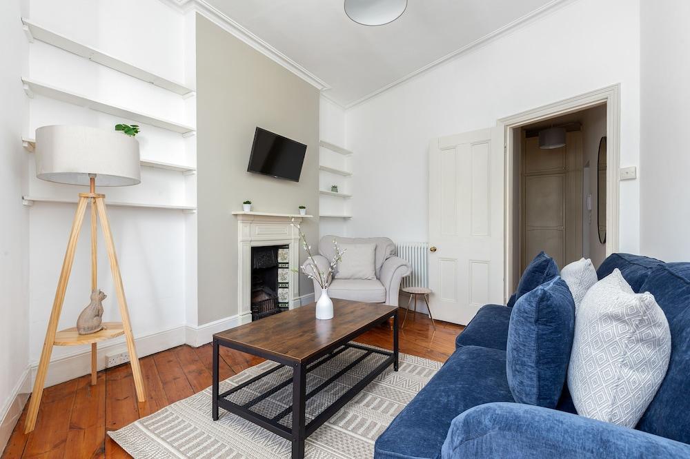 The Goldhawk Road apartments - Tap to explore photos