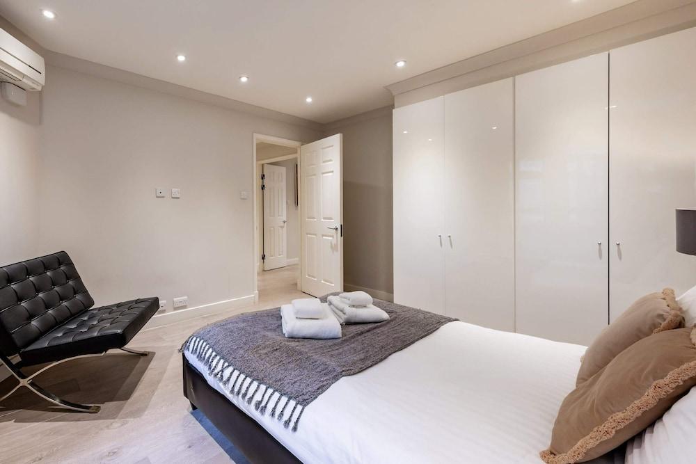 Stunning 2 Bed-hosted by Sweetstay - Tap to explore photos