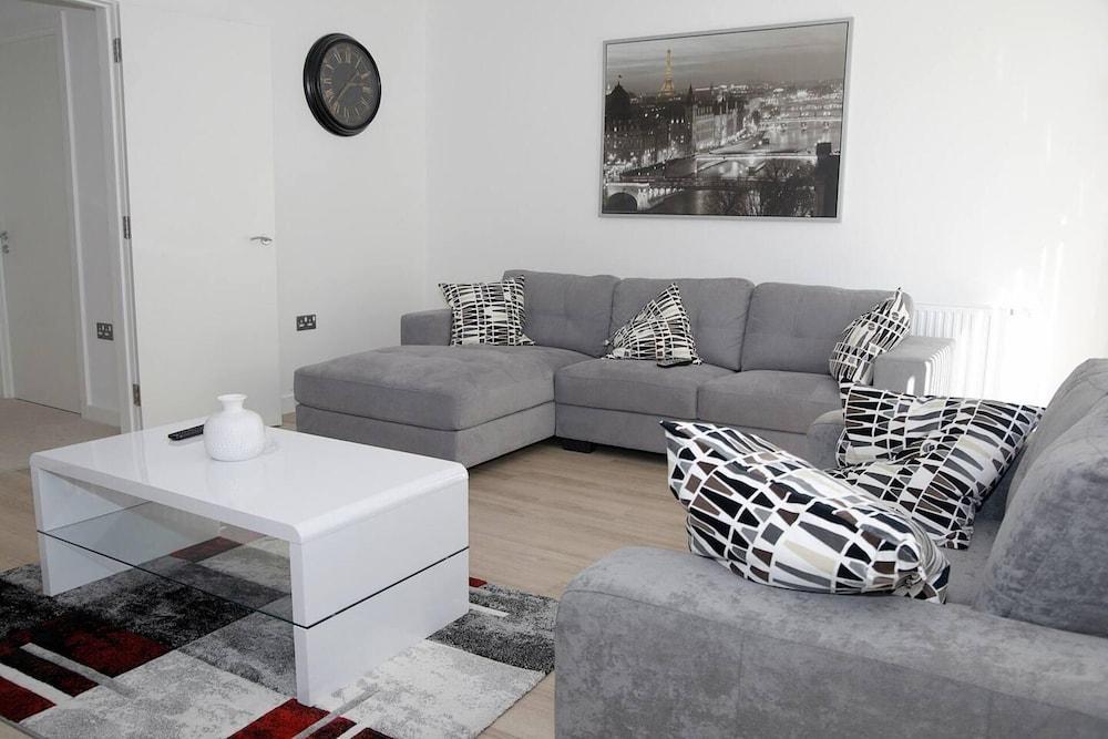 East Central London - Sleeps 6 - Pet Friendly - Tap to explore photos