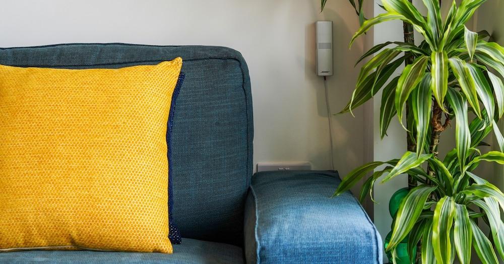 Impeccable Flat Near Canary Wharf and the City - Tap to explore photos