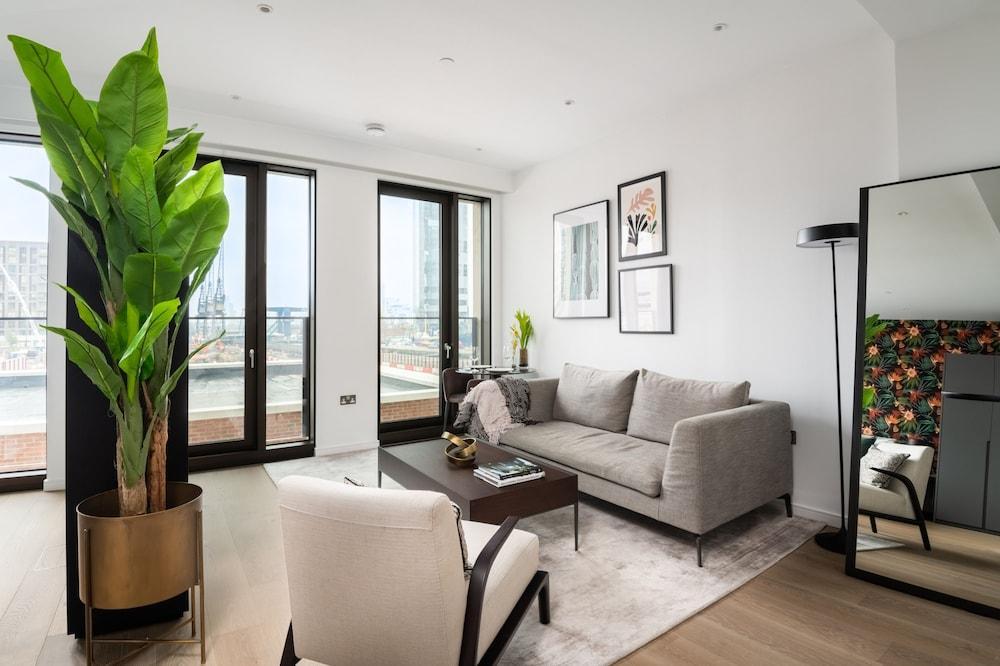Immaculate New Studio Apartment in Canary Wharf - Tap to explore photos
