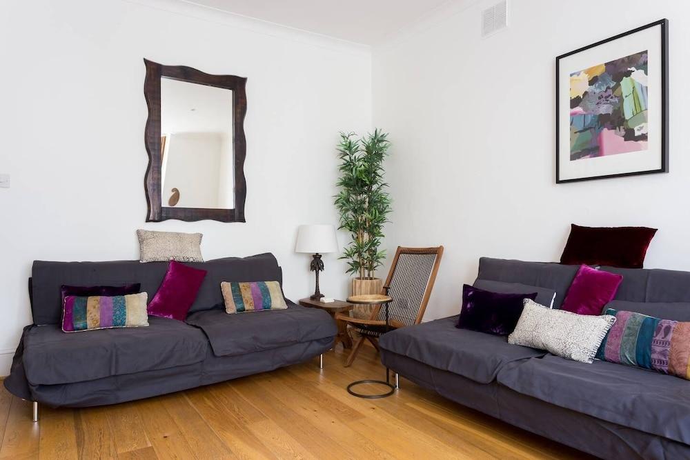 Bright and Beautiful 2 Bed Flat Near Hyde Park - Tap to explore photos