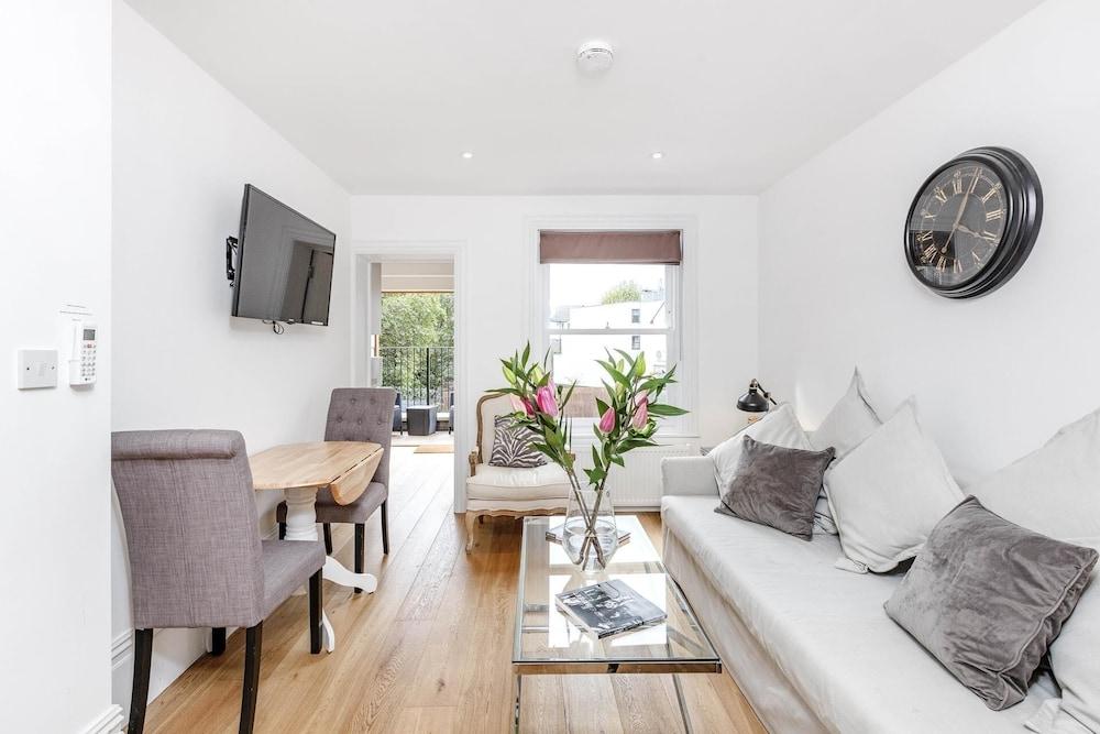 First Floor With SW Balcony by Fulham Broadway - Tap to explore photos