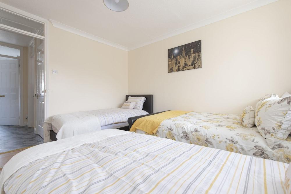 Abkat Holiday Home - Tap to explore photos
