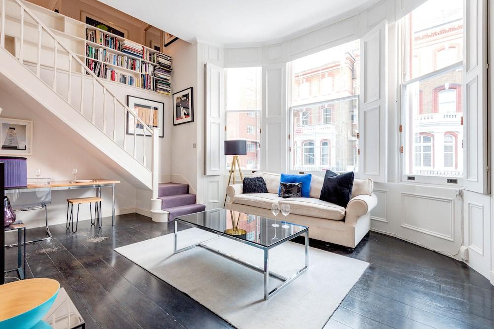Chic Chelsea Home near South Kensington by UnderTheDoormat - Tap to explore photos