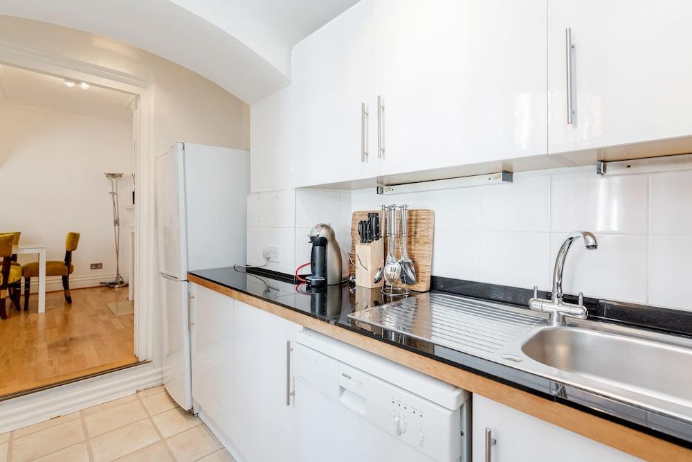Earls Court Road Apartments - Tap to explore photos