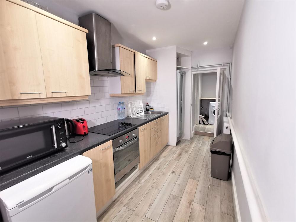 Spacious 2 bed flat in Camden - Tap to explore photos
