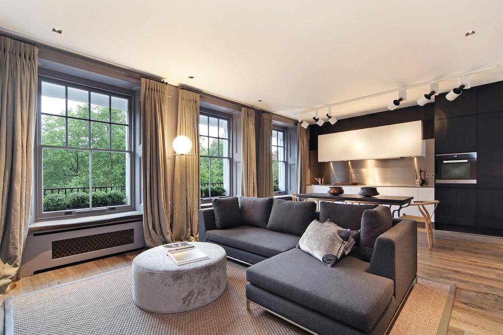 Cadogan Square Luxury 2 Bedroom Apartment II - Tap to explore photos