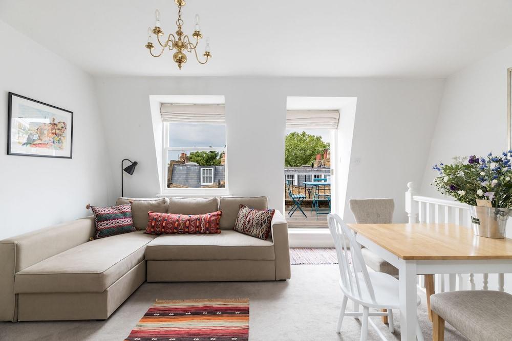 JOIVY Pimlico Flat with Terrace for 3 - Tap to explore photos