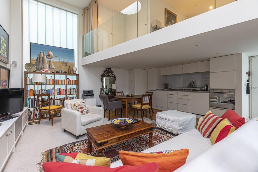 JOIVY Artsy Studio Flat in Fulham near River Thames - Tap to explore photos
