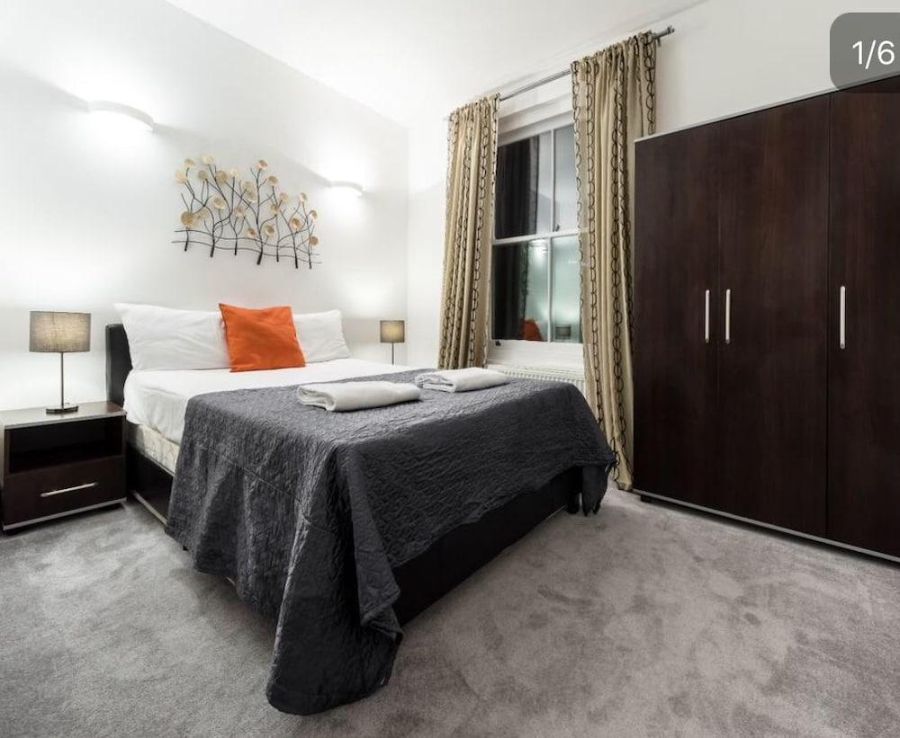 Chique Family 2 Bed Apartment - Tap to explore photos