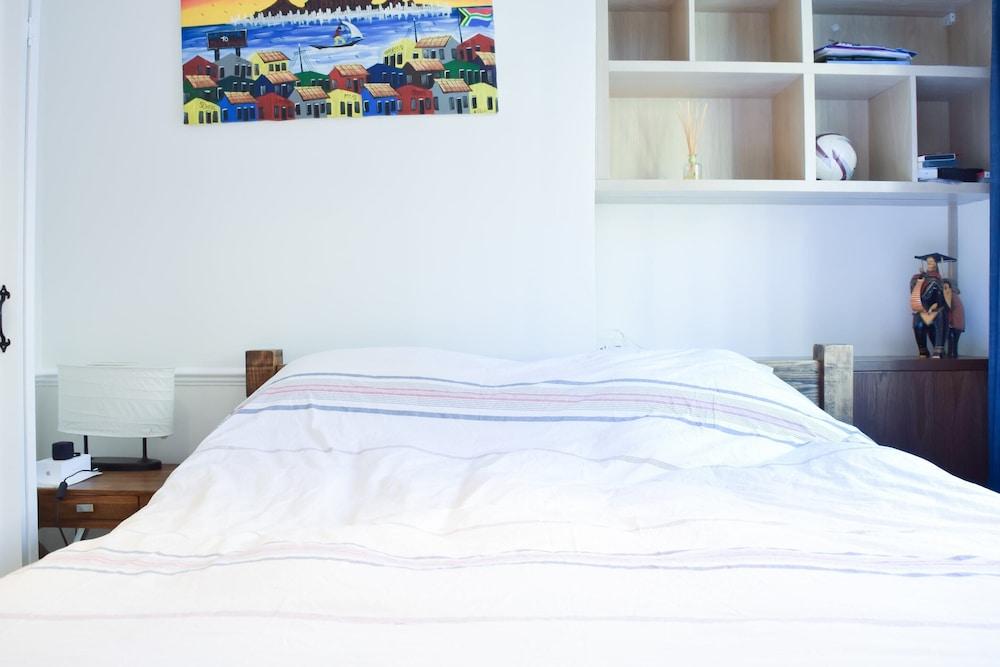 Large 2 Bedroom Apartment in Central London - Tap to explore photos