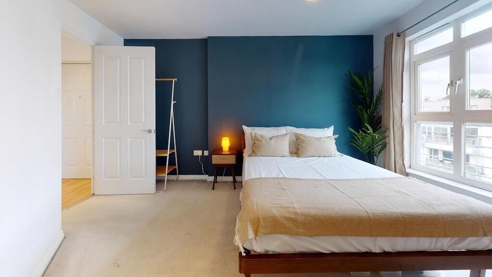 Cozy Hackney Apartment - Tap to explore photos