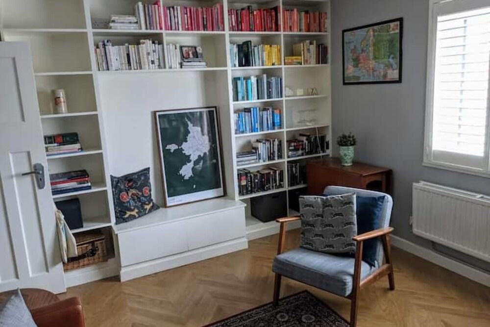 Cozy 1 Bedroom Apartment in Maida Vale - Tap to explore photos