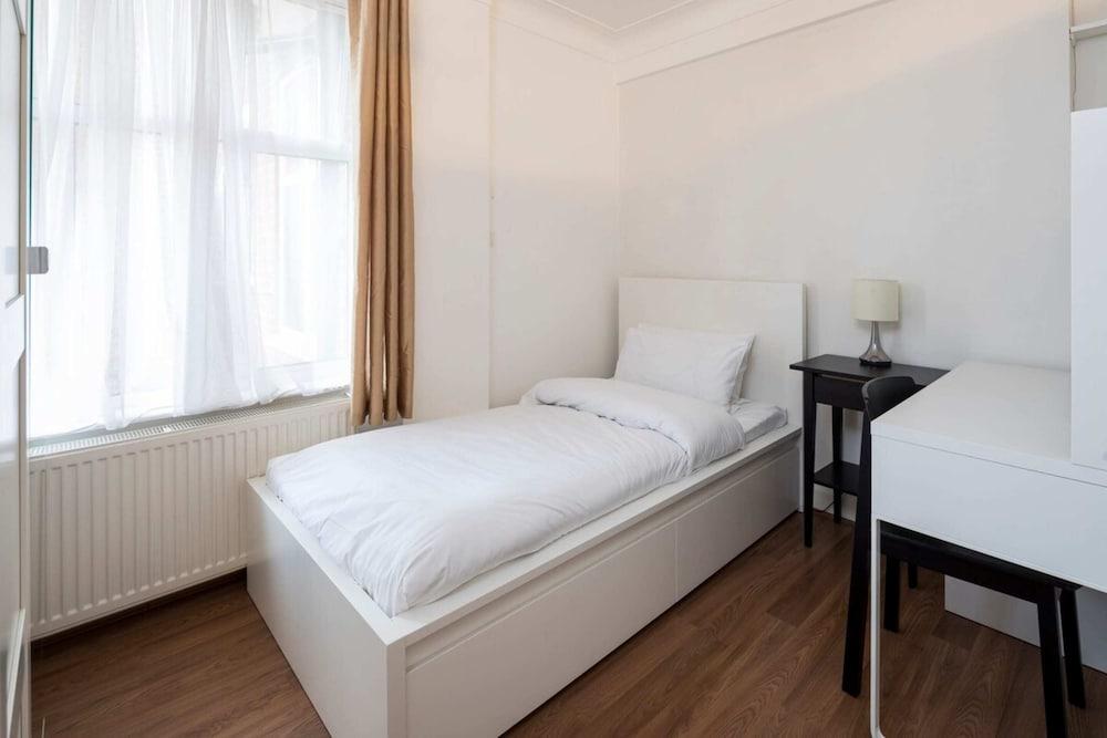 Smart 2 Bed Apartment near Oxford Street & Hyde Park - Tap to explore photos