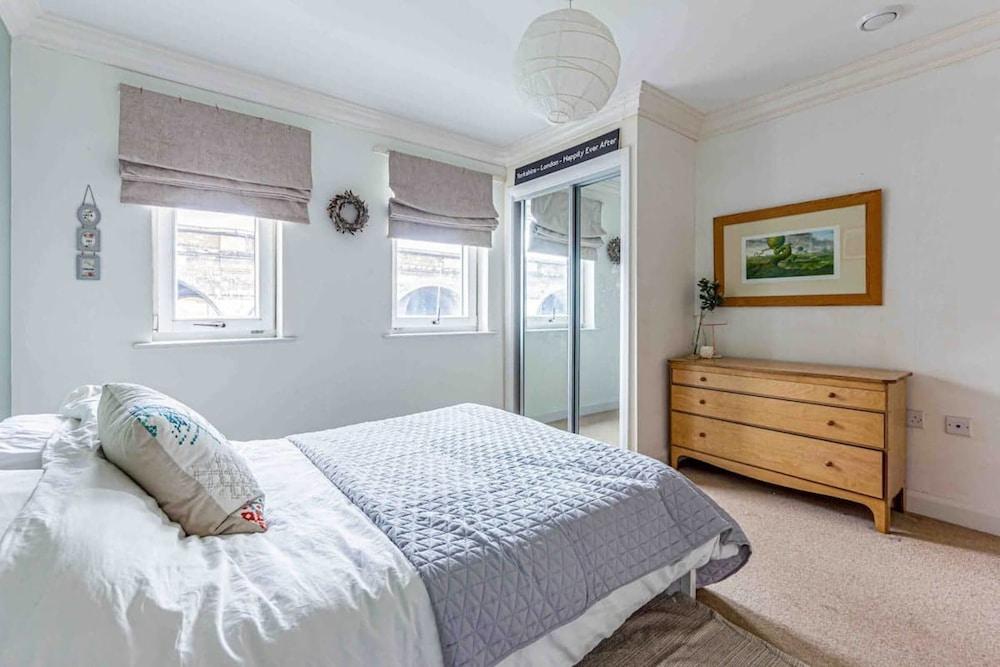 Lovely 2 Bedroom Apartment in Bermondsey - Tap to explore photos