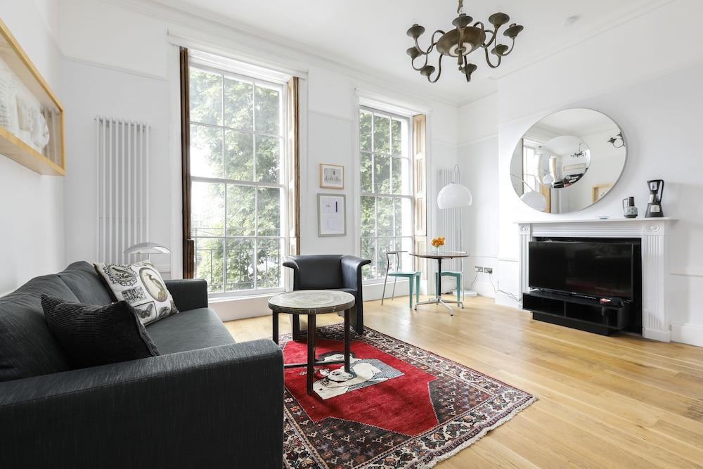 JOIVY Elegant 1-bed flat in Islington, sleeps 2 - Tap to explore photos