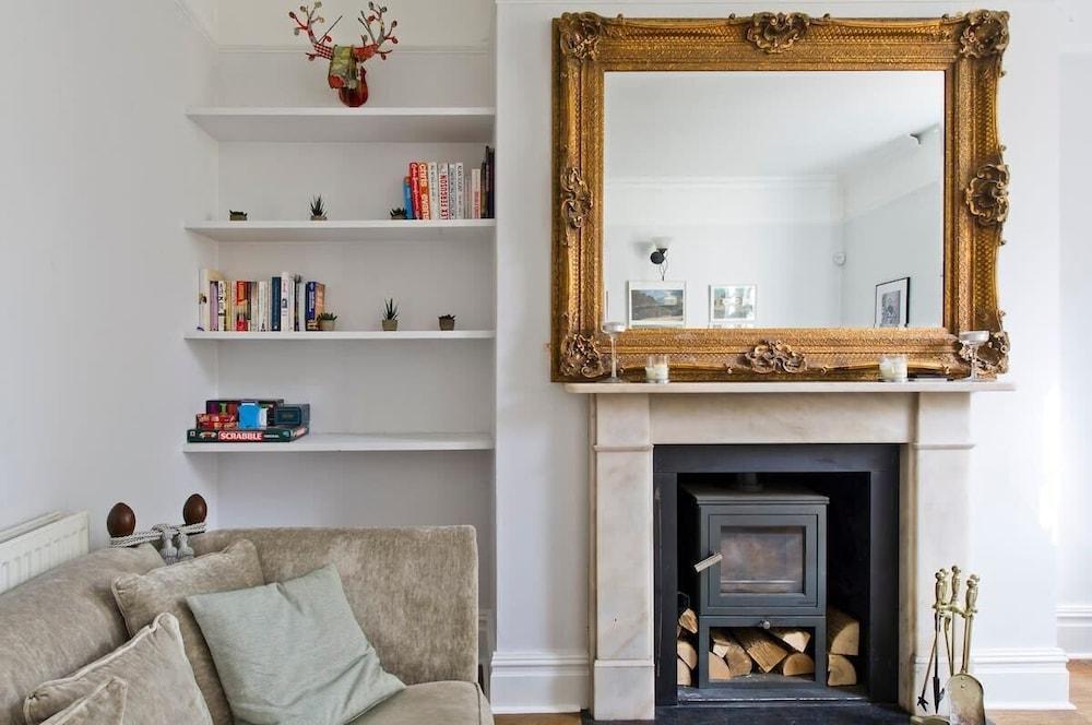Charming 2-bed Apt Pimlico - Tap to explore photos