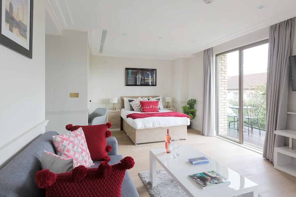 Luxurious Hammersmith Apartment - Tap to explore photos