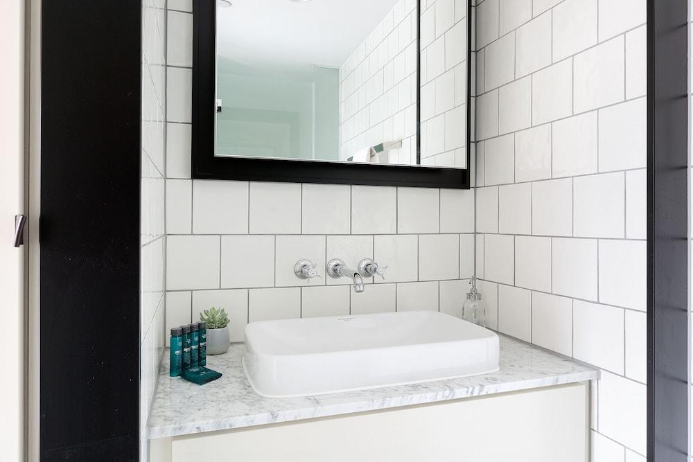 Luxurious Hammersmith Apartment - Tap to explore photos