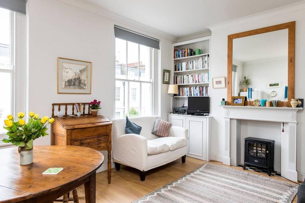 Cosy and Bright 1 Bed Apartment in Pimlico - Tap to explore photos