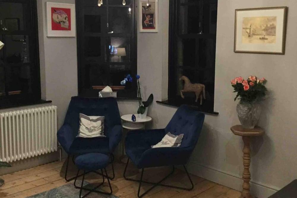 Remarkable Apartment Near London Tower Bridge - Tap to explore photos