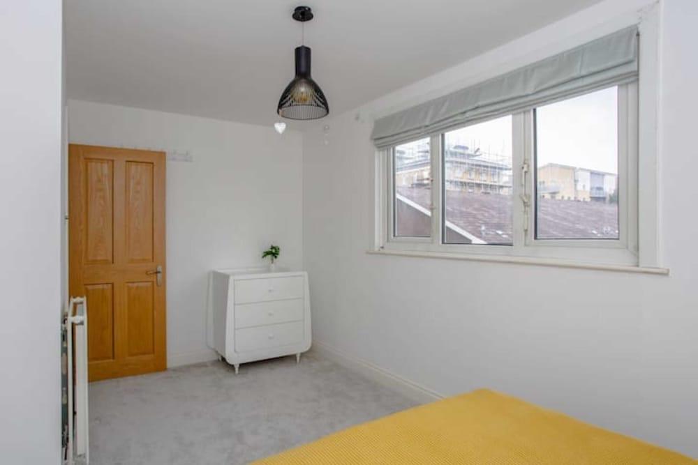 Spacious 3 Bedroom Apartment With Large Balcony - Tap to explore photos
