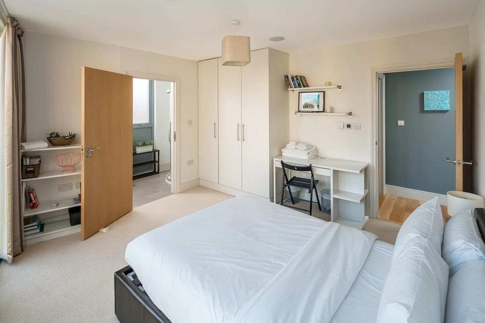 Bright Spacious 2bed 2bath in Battersea - Tap to explore photos