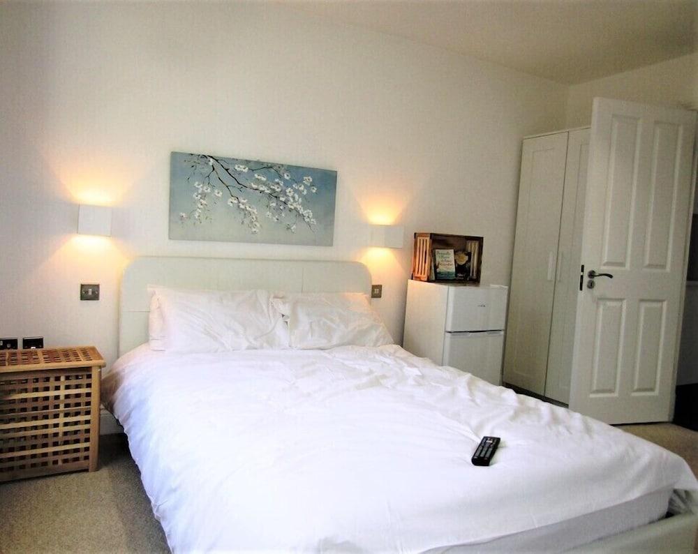 En-suite Room Kings Cross - 6 - Tap to explore photos