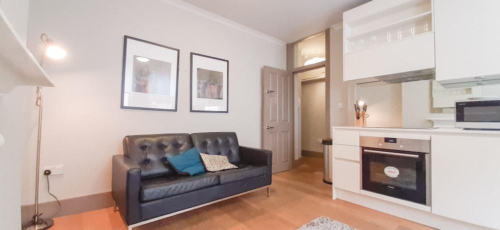 Beautiful 1-bed Apartment in Central London - Tap to explore photos