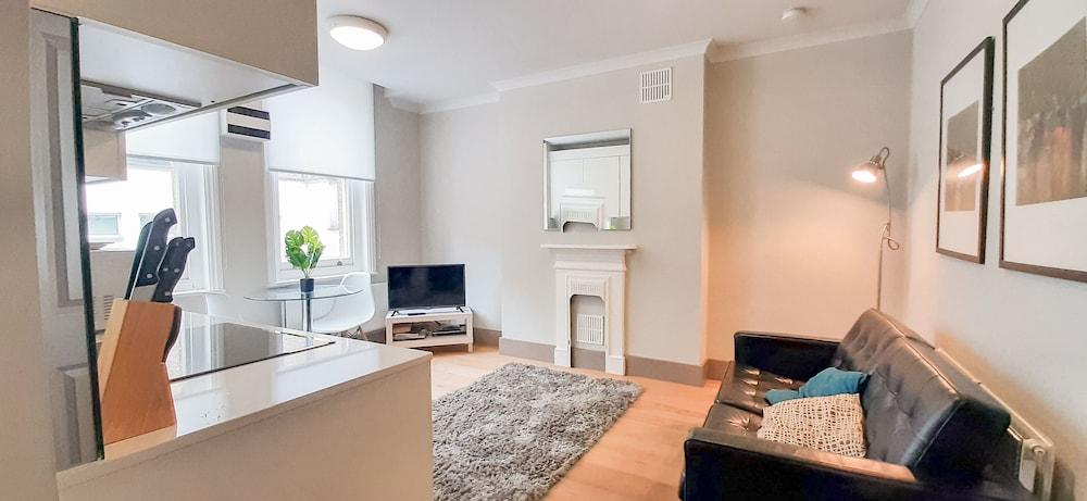 Beautiful 1-bed Apartment in Central London - Tap to explore photos