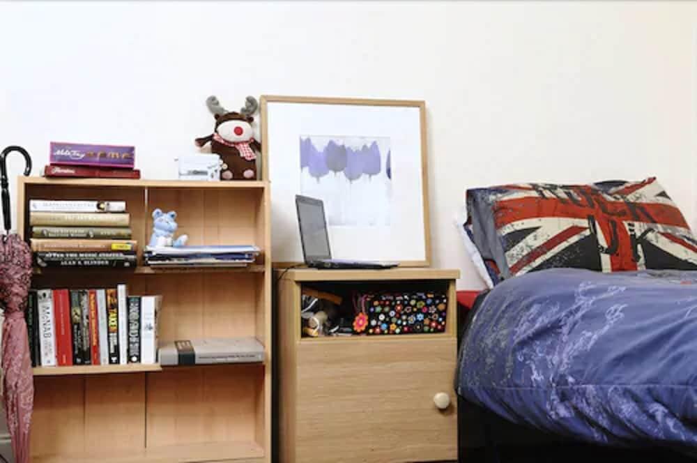 Goldsmiths House - Campus Accommodation - Caters to Women - Tap to explore photos