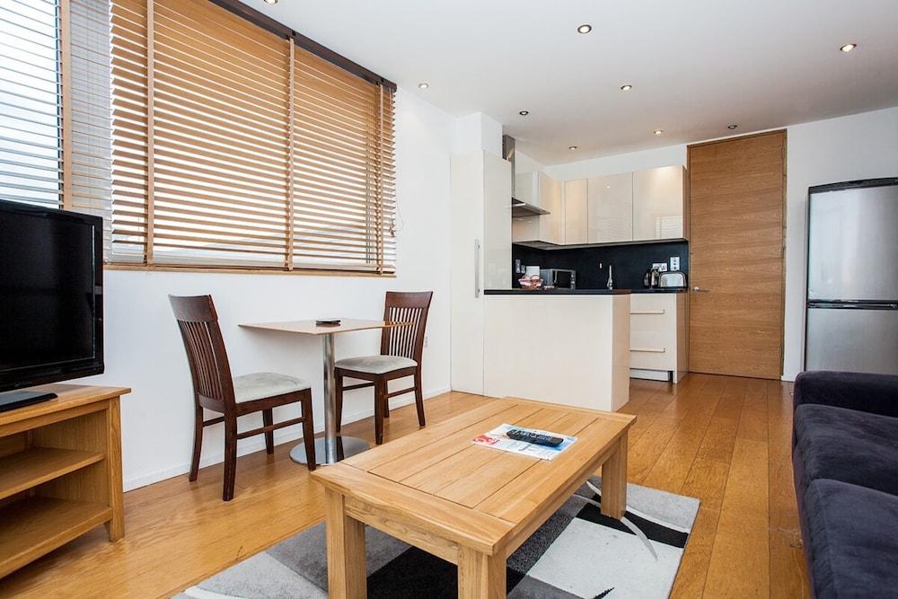 Incredible Modern Central 1 Bed - London Bridge - Tap to explore photos