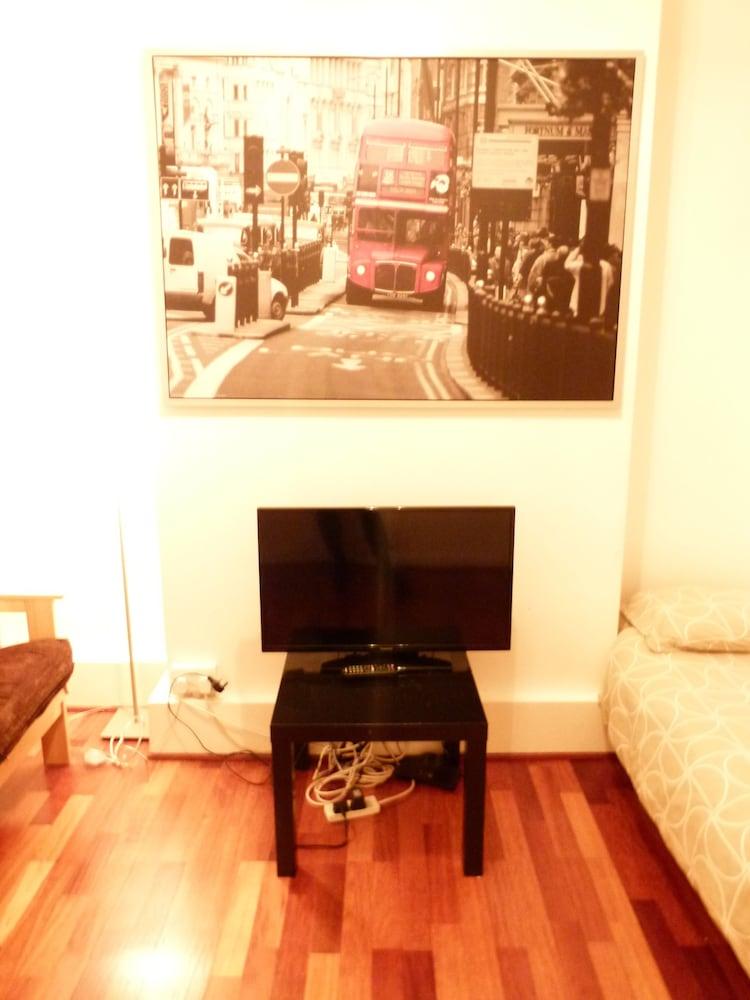 SS Property Hub – Covent Garden Apartment - Tap to explore photos