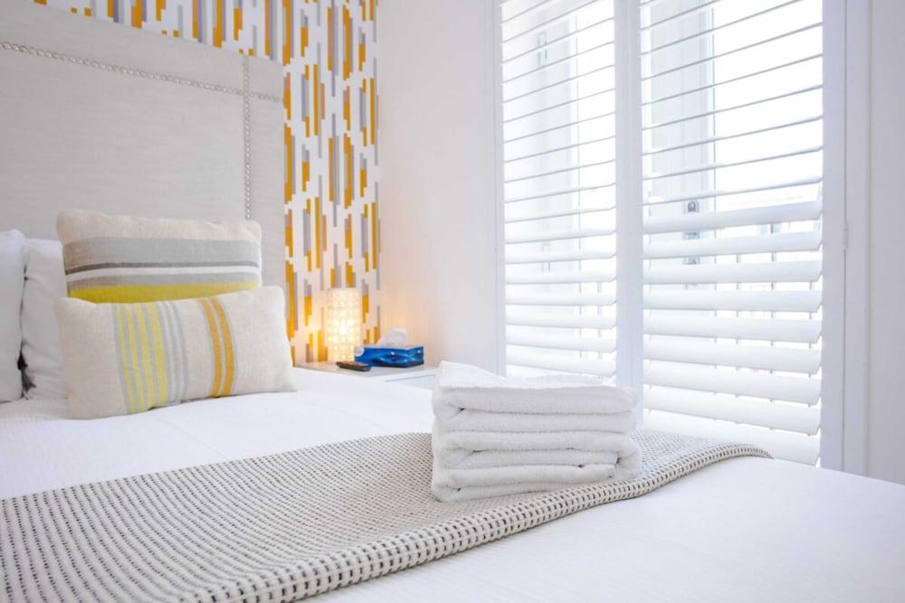 Bright 1 Bedroom Apartment in Regent's Park - Tap to explore photos